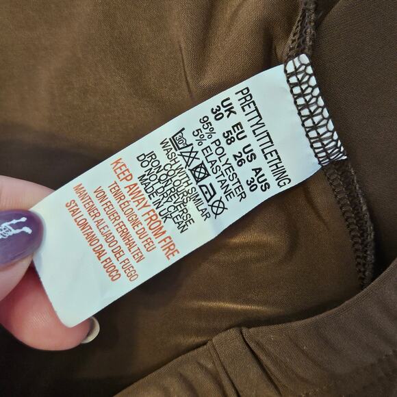 PrettyLittleThings Brown Coffee Cycle Shorts Plus 26 - Picture 5 of 9